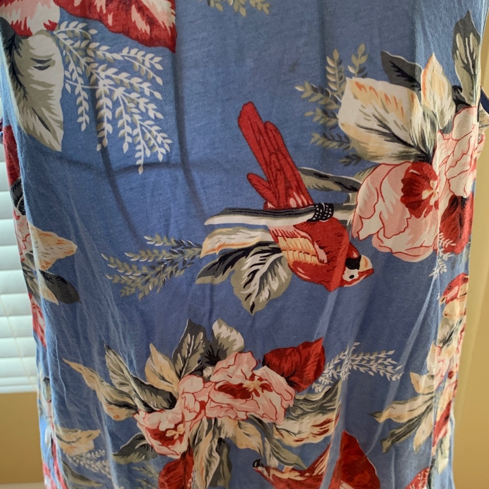 CHAPS Blue Floral Sleeveless Top with Parrot - Picture 2 of 4